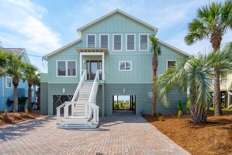313 E Arctic Ave, Folly Beach, SC 29439
