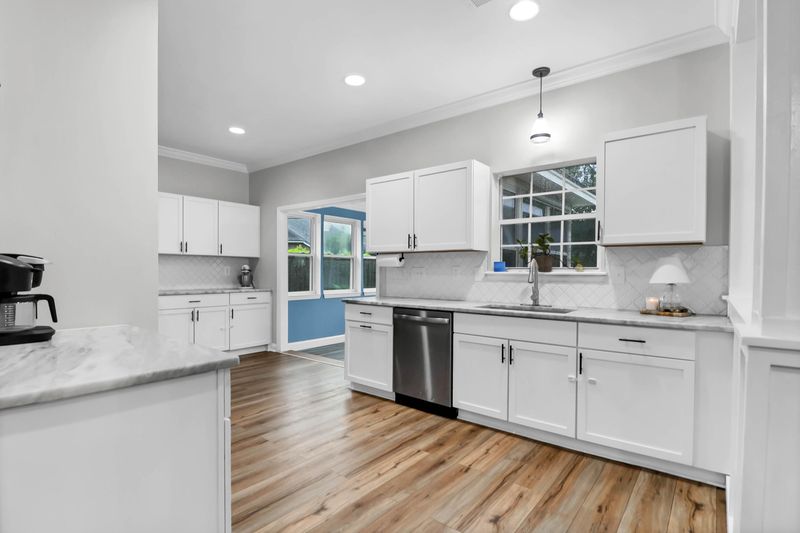 1328 Lark Ln, Hanahan, SC 29410