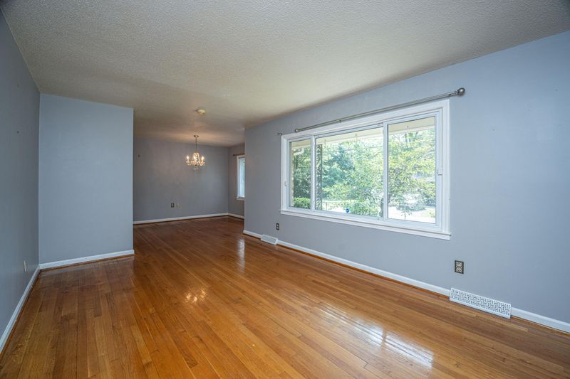 100 S Gum St, Summerville, SC 29483