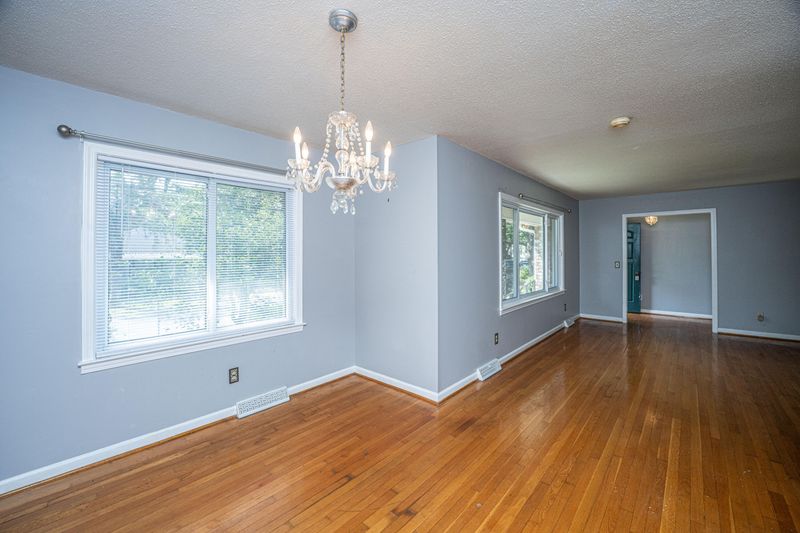 100 S Gum St, Summerville, SC 29483