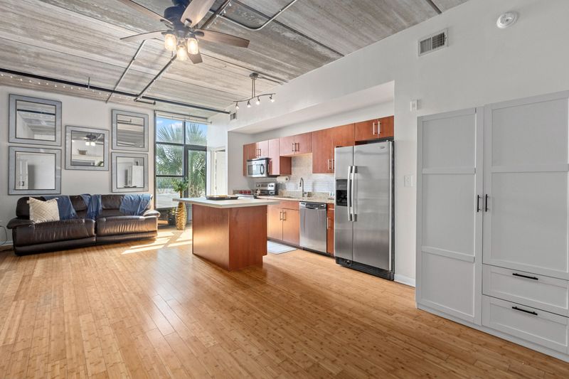 1 Cool Blow St #124, Charleston, SC 29403