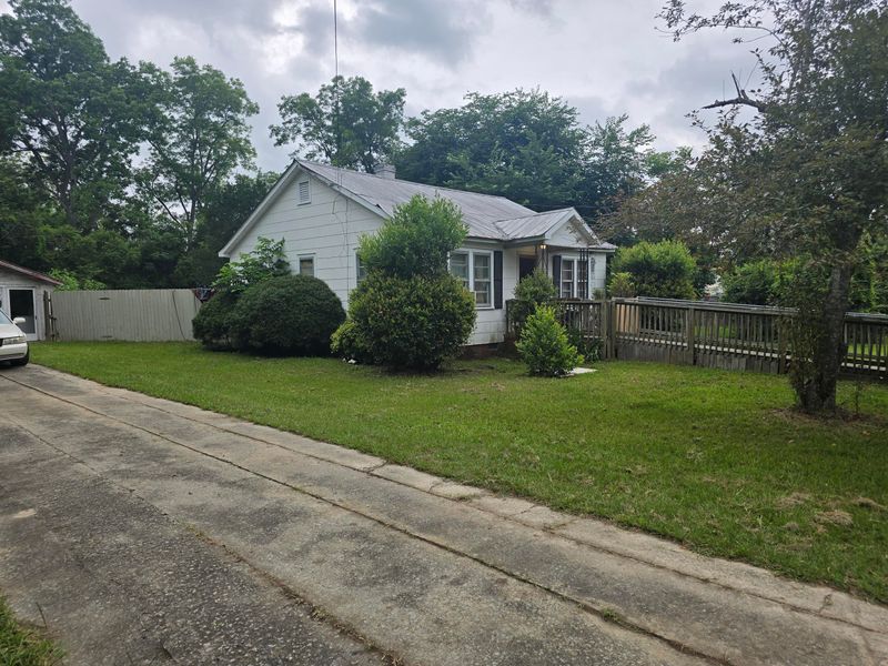 207 Cedar St, Saint George, SC 29477