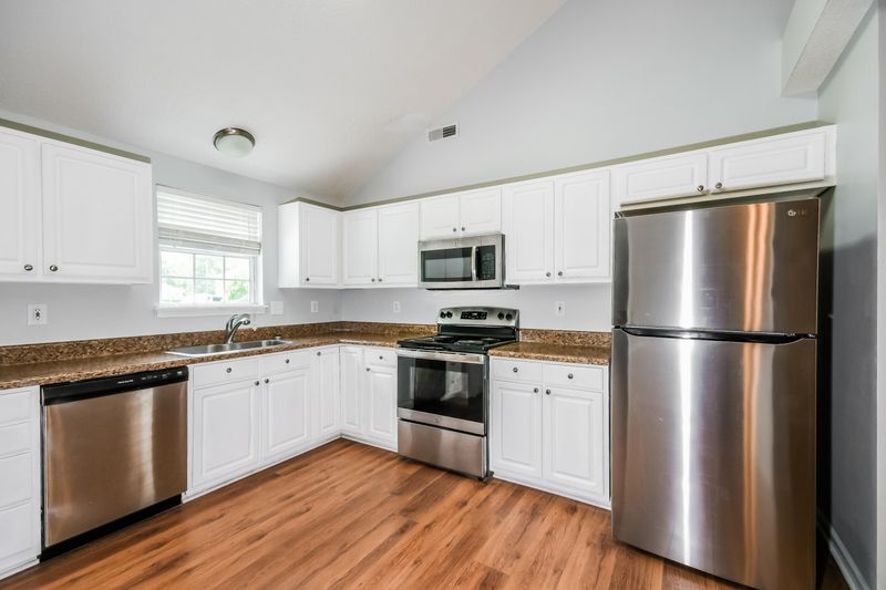 1705 Falcon Cove Ln, Hanahan, SC 29410