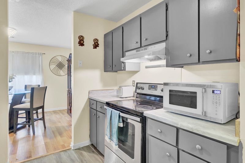 1104 Greenmeadow Dr, Goose Creek, SC 29445
