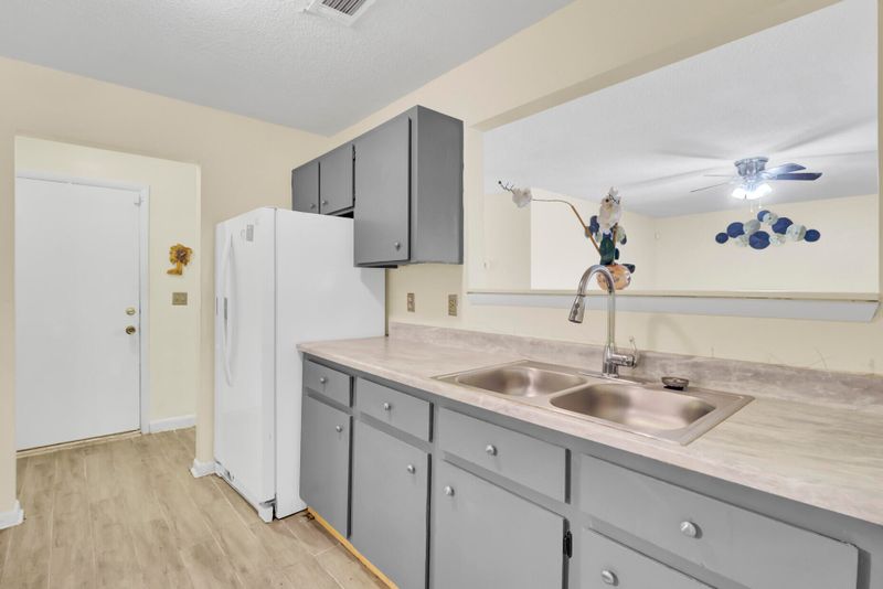 1104 Greenmeadow Dr, Goose Creek, SC 29445