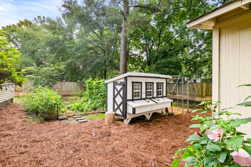 202 Chandler Dr, Ladson, SC 29456