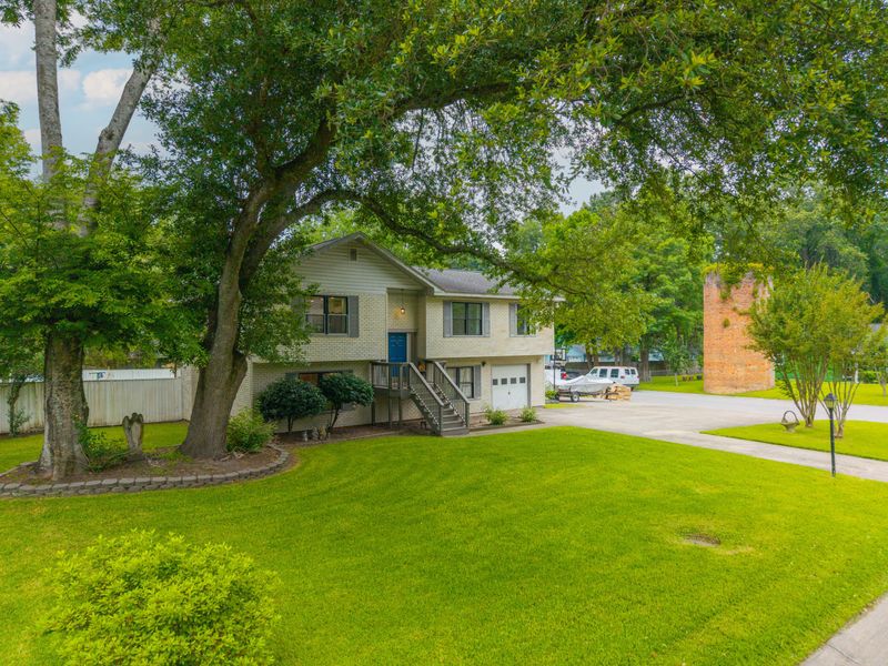 518 Woodward Blvd, Summerville, SC 29483