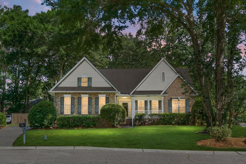 652 Spinner Cir, Mount Pleasant, SC 29464