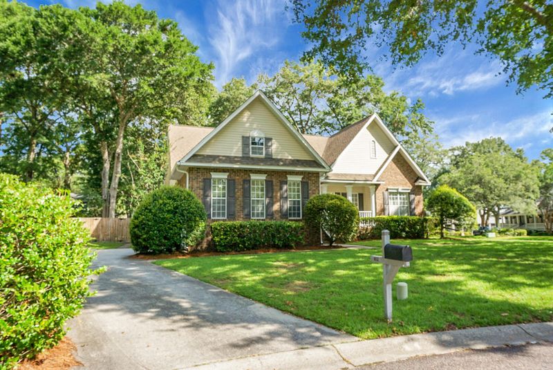 652 Spinner Cir, Mount Pleasant, SC 29464