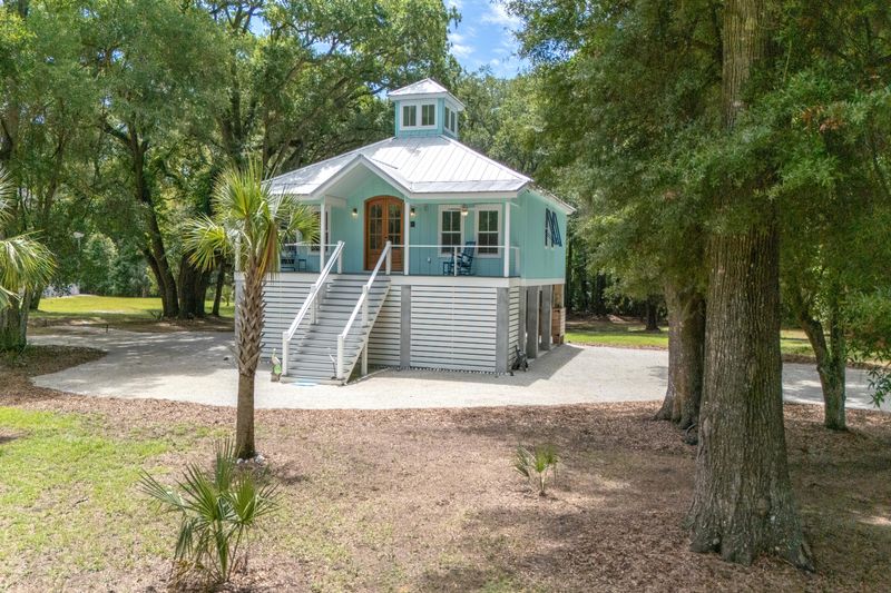 16 Oakwood Ln, Edisto Island, SC 29438
