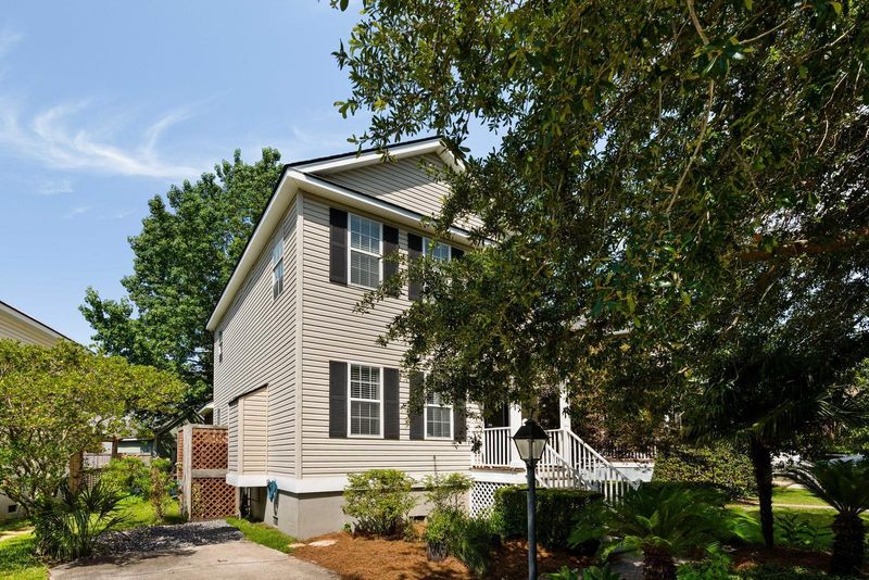 815 Harbor Pl Dr, Charleston, SC 29412