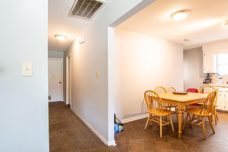7621 Oldridge Rd, North Charleston, SC 29418