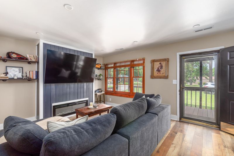 5904 Hagood Ave, Hanahan, SC 29410