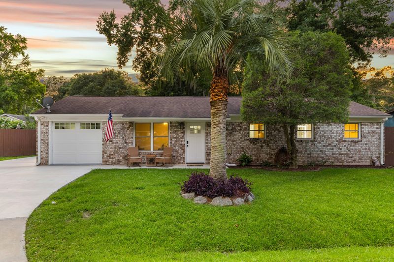 1990 Butternut St, Charleston, SC 29414