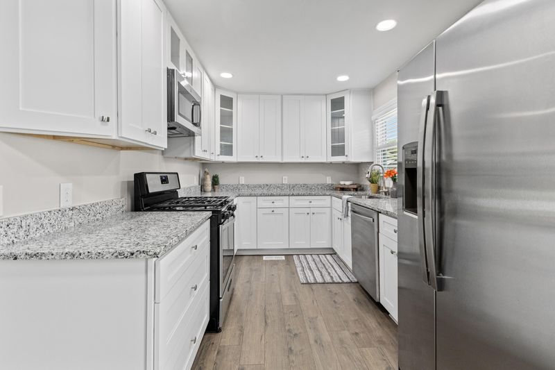 5904 Oak St, Hanahan, SC 29410
