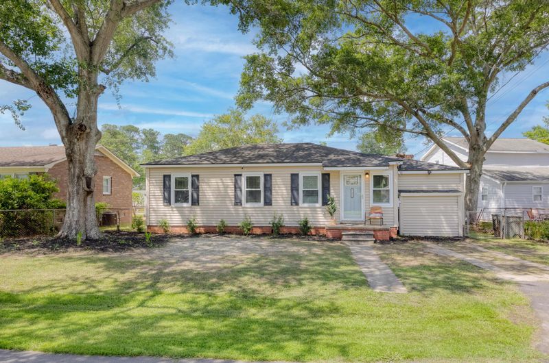 5904 Oak St, Hanahan, SC 29410