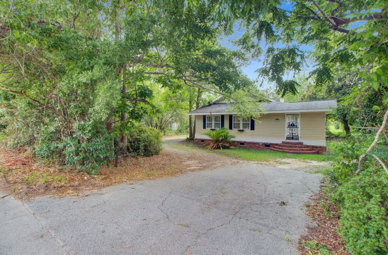 3943 Byrnes Dr, Saint Stephen, SC 29479
