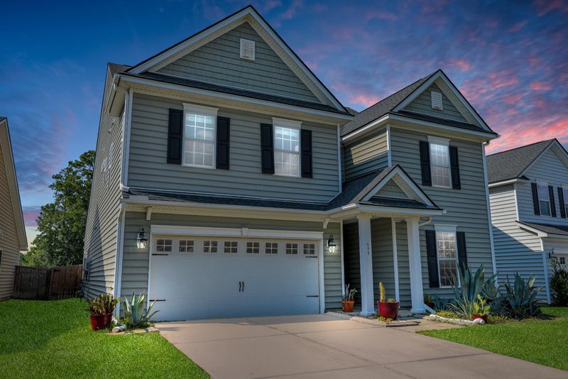 699 Redbud Ln, Summerville, SC 29486