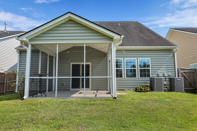 699 Redbud Ln, Summerville, SC 29486
