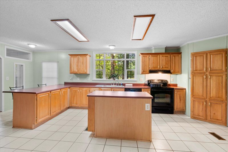 7110 Sc 165, Ravenel, SC 29470