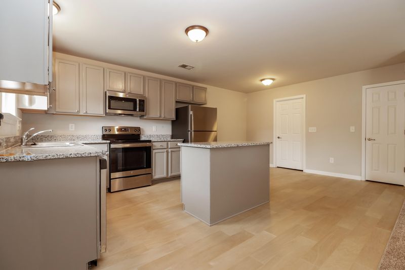 8285 Little Sydneys Way, North Charleston, SC 29406