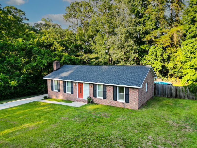 214 E Edgefield Dr, Summerville, SC 29483