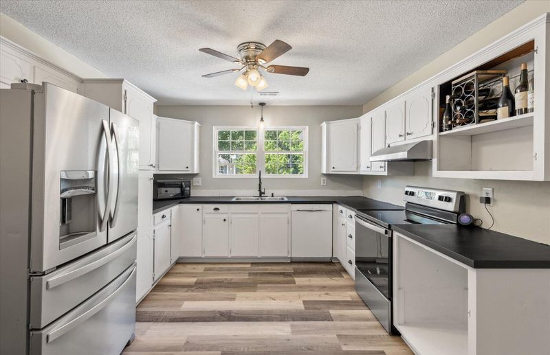 5052 Hidden Forest Ln, North Charleston, SC 29420