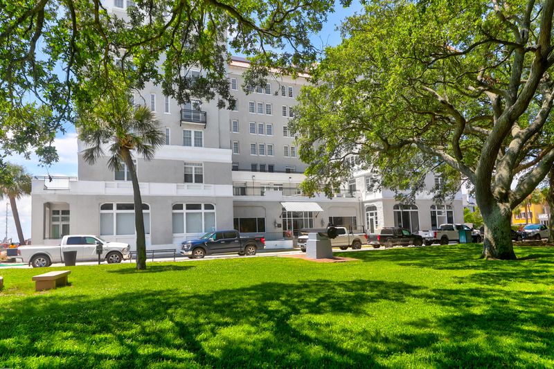 1 King St #702, Charleston, SC 29401