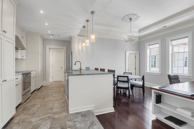 1 King St #702, Charleston, SC 29401
