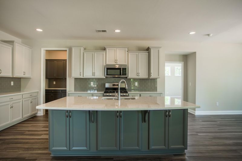 713 Breakers Reef Ln, Huger, SC 29450