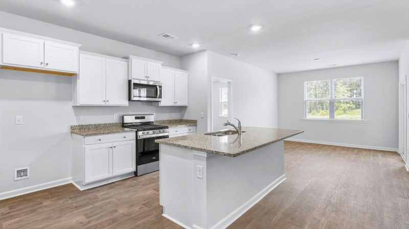 198 E Pinckney St, Summerville, SC 29485
