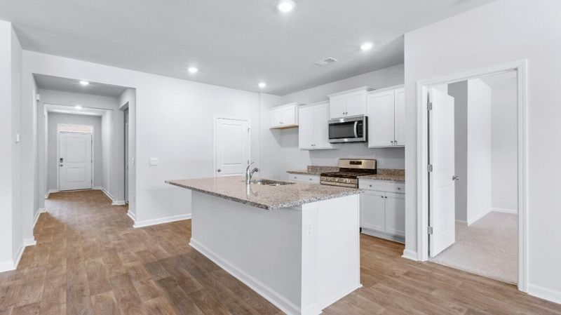 198 E Pinckney St, Summerville, SC 29485