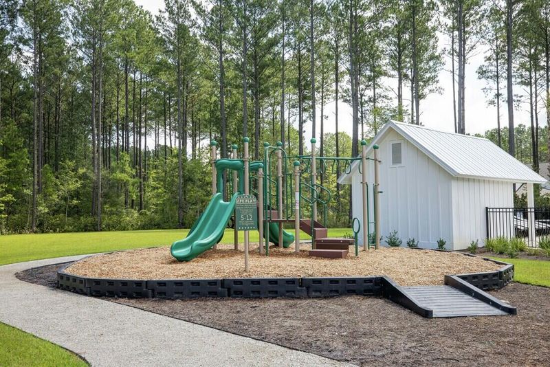 731 Breakers Reef Ln, Huger, SC 29450
