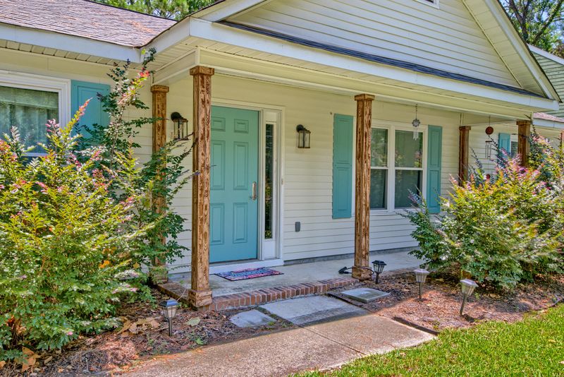 528 Castle Hall Rd, Mount Pleasant, SC 29464