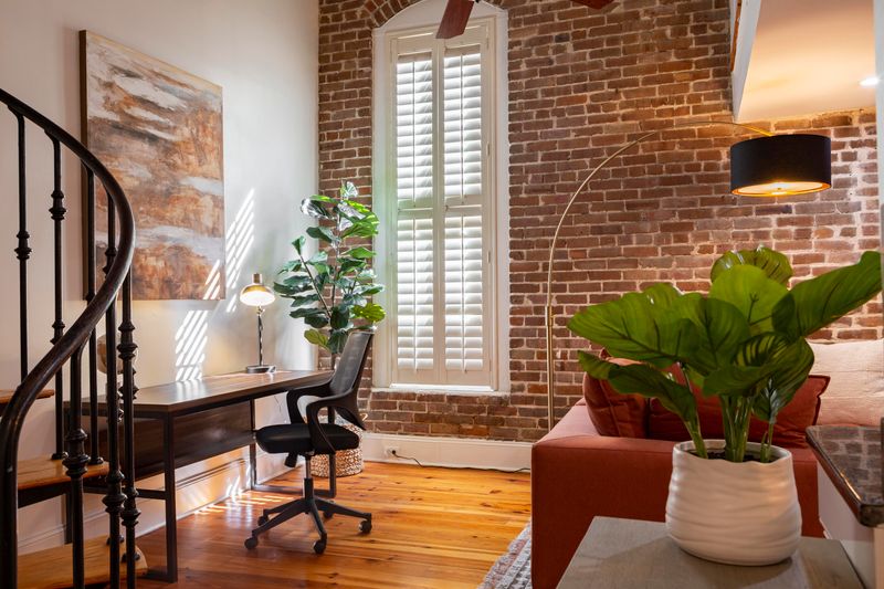 377 King St #206, Charleston, SC 29401