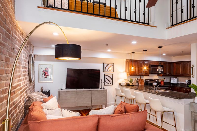 377 King St #206, Charleston, SC 29401
