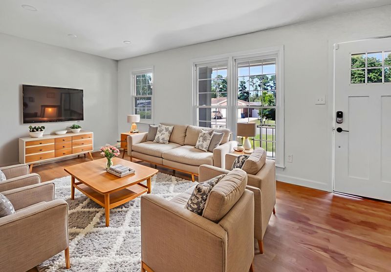 109 Washington Dr, Ladson, SC 29456