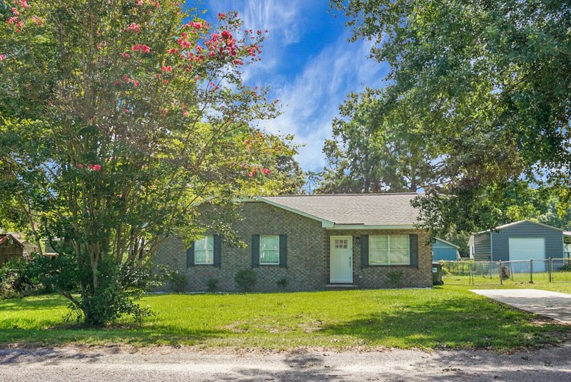 112 Gardenia Dr, Moncks Corner, SC 29461