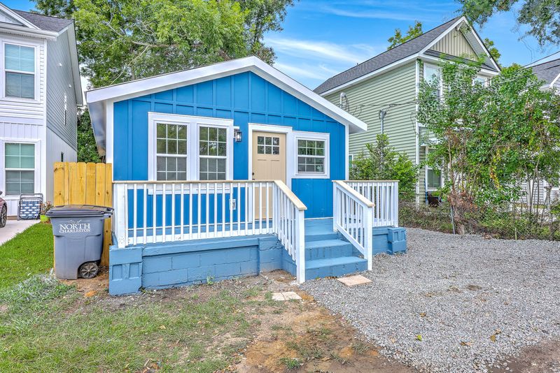 2011 Hugo Ave, North Charleston, SC 29405