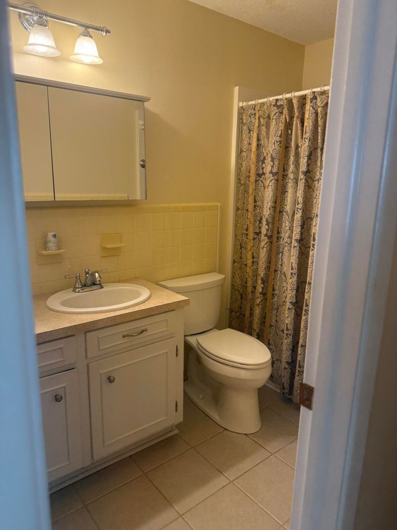 214 E Mikel Dr, Summerville, SC 29485