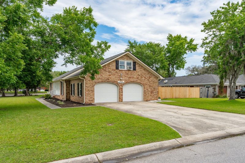 2942 Foxhall Rd, Charleston, SC 29414