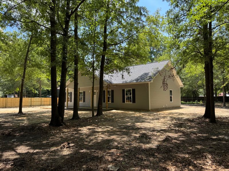 264 Lake Dr, Summerville, SC 29483