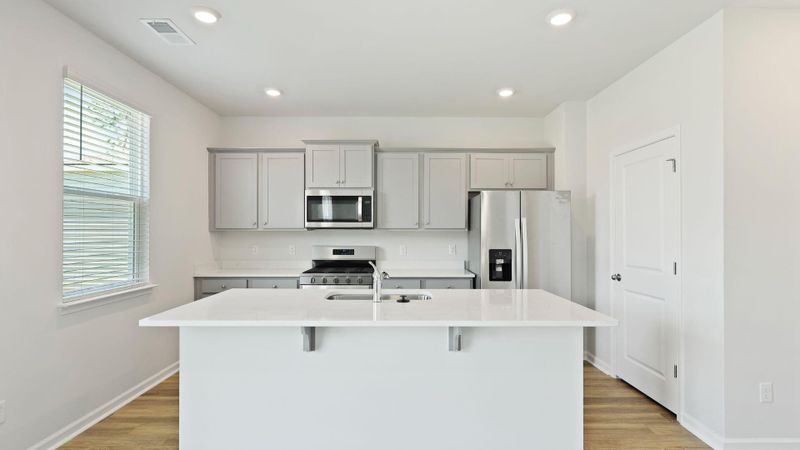 1033 Forrest Creek Dr, Summerville, SC 29483