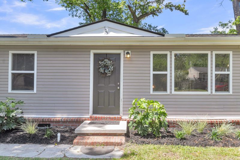 105 Dalton Ave, North Charleston, SC 29420