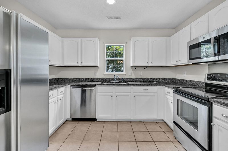 5134 Thornton Dr, Summerville, SC 29485