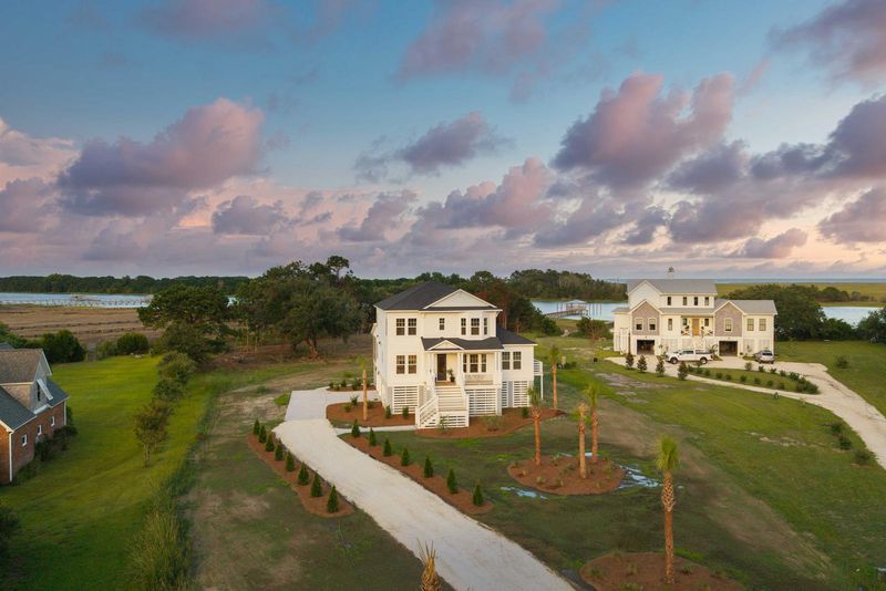 7847 Pelican Bay Rd, Awendaw, SC 29429