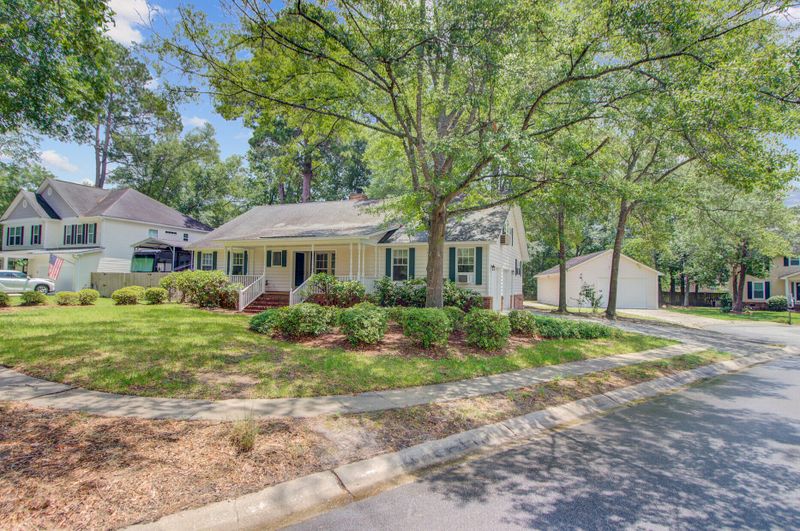 306 Mcdougal Cir, Summerville, SC 29483