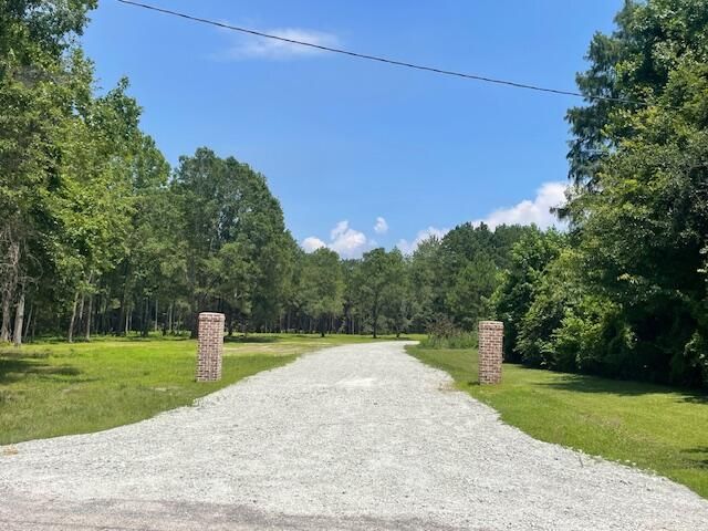 2 Grooms Rd, Cross, SC 29436