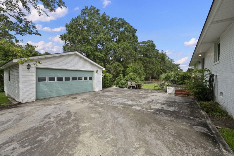 6011 Ridgecrest Ave, Hanahan, SC 29410
