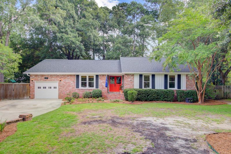 977 Colonial Dr, Mount Pleasant, SC 29464